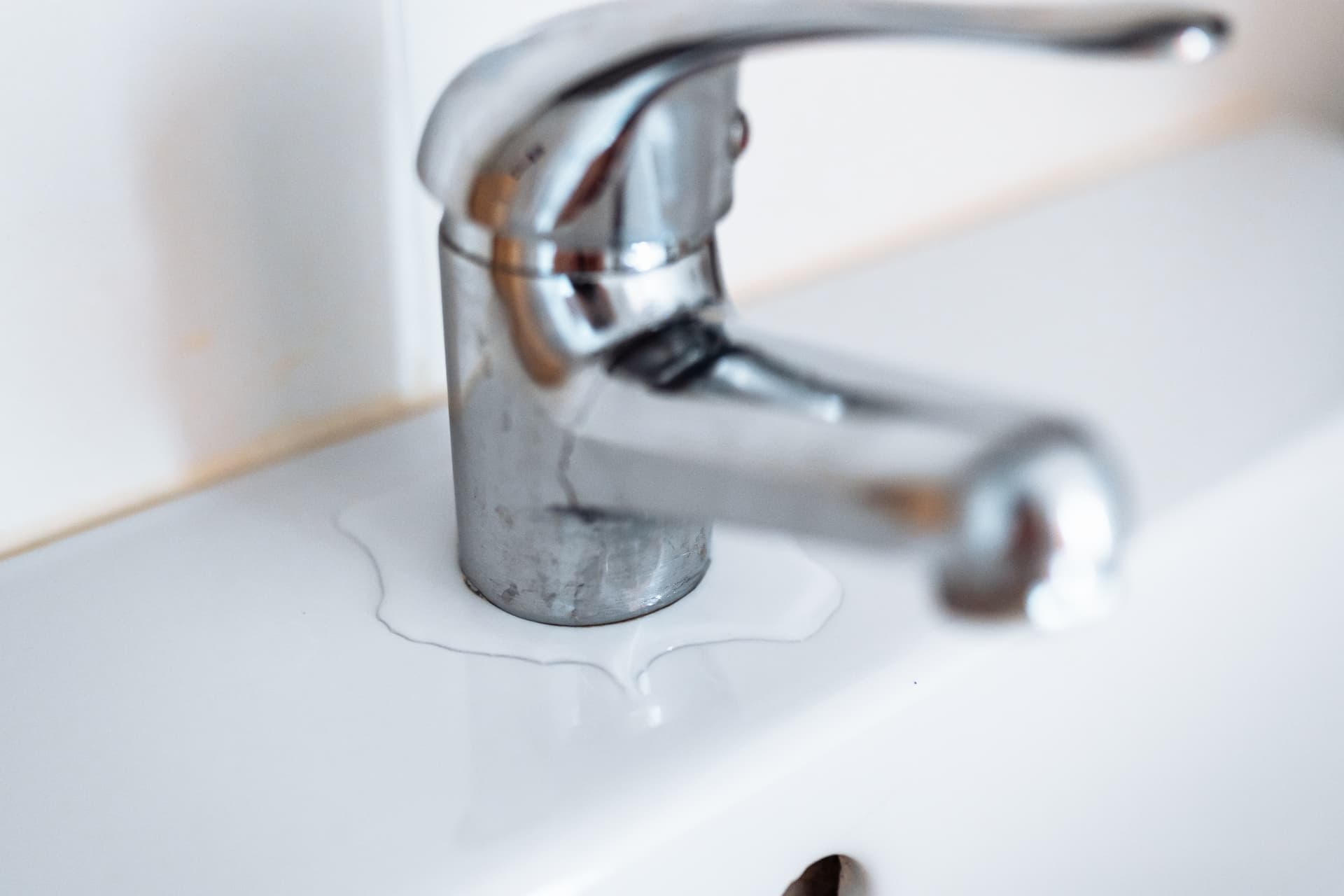What Goes Wrong with Bathroom Tiling and Waterproofing?